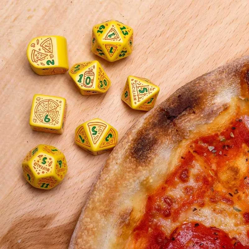 Žaidimų Kauliukų Rinkinys - Q WORKSHOP Pizza Margherita RPG 7 Kauliukai Plastikiniai Geltoni Žali Raudoni