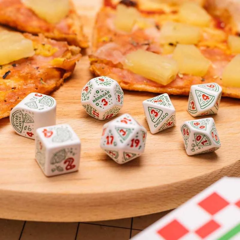 Žaidimų Kauliukų Rinkinys - Q WORKSHOP Pica Pepperoni 7 Kauliukai D4-D100 Balti