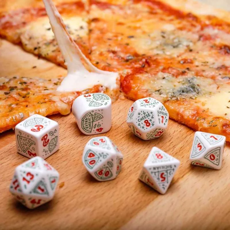Žaidimų Kauliukų Rinkinys - Q WORKSHOP Pica Pepperoni 7 Kauliukai D4-D100 Balti