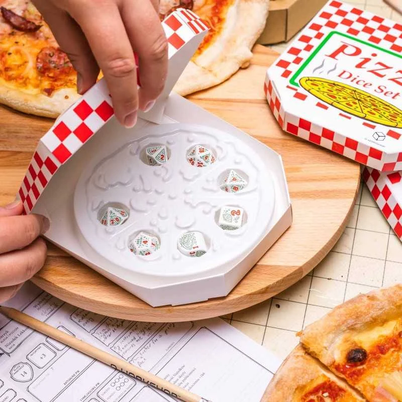 Žaidimų Kauliukų Rinkinys - Q WORKSHOP Pica Pepperoni 7 Kauliukai D4-D100 Balti