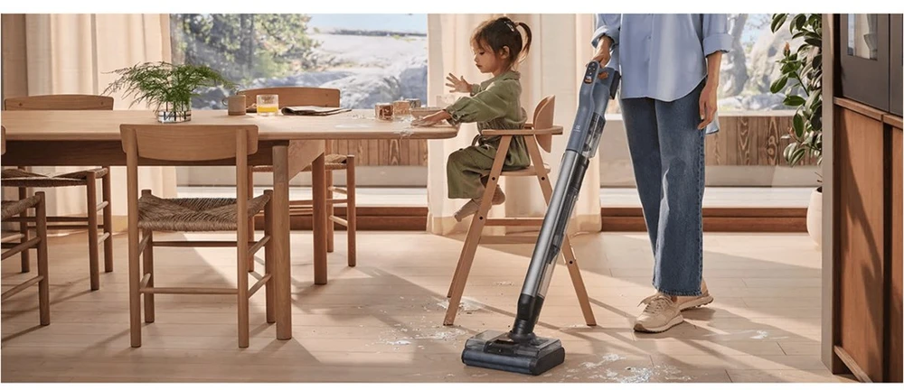 Electrolux EW82U1DB 2-in-1 stick vacuum Baterija Dry&wet Cyclonic Bagless 85 W Mėlyna 4.3 Ah