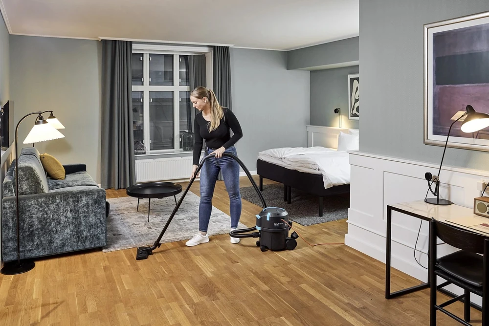 Office Vacuum Cleaner NILFISK VP400 HEPA XT EU 700 W 10 l 107421171