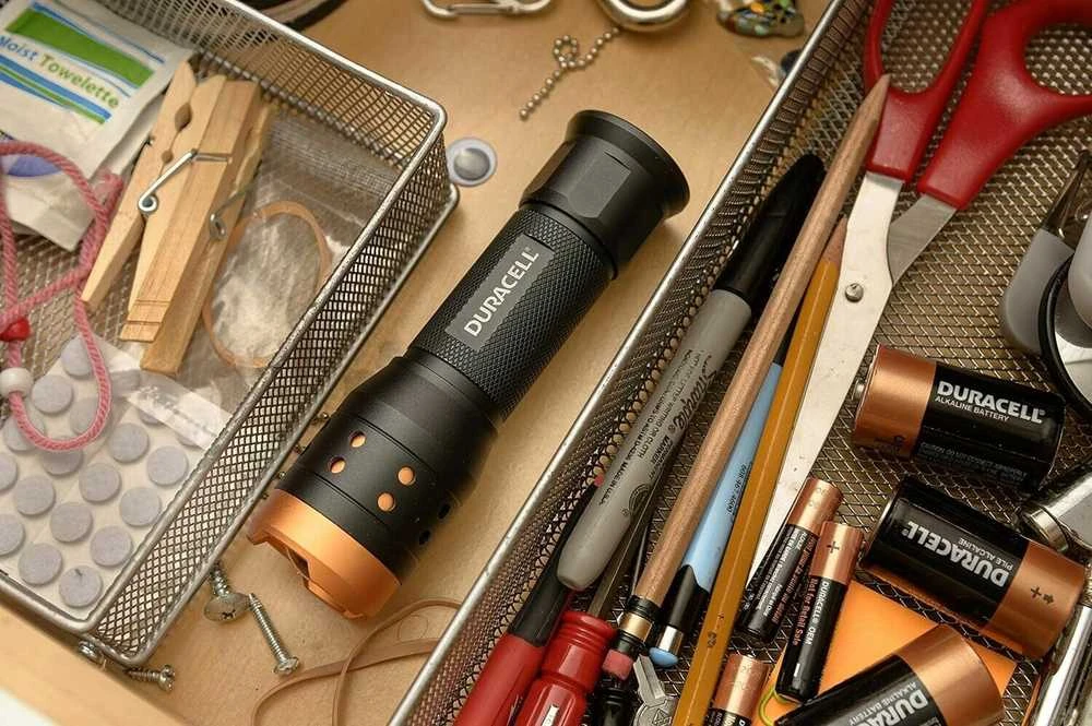 Duracell aliuminio fokusavimo LED žibintuvėlis 550 liumenų prožektorius