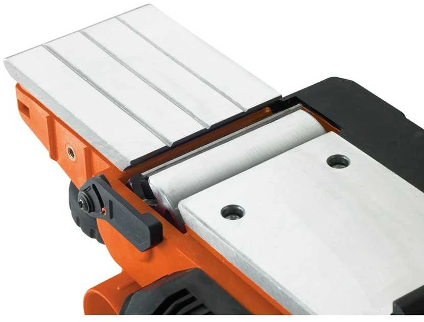 Black & Decker Oblius KW750K 750 W, su lagaminu