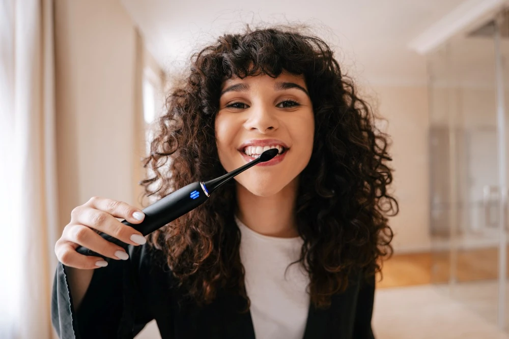 TrueLife SonicBrush Clean70 UV Sonic Dantų šepetėlis, Juodas
