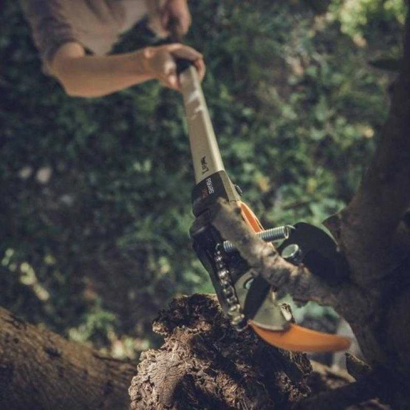 Fiskars Šakų genėtuvas UPX82