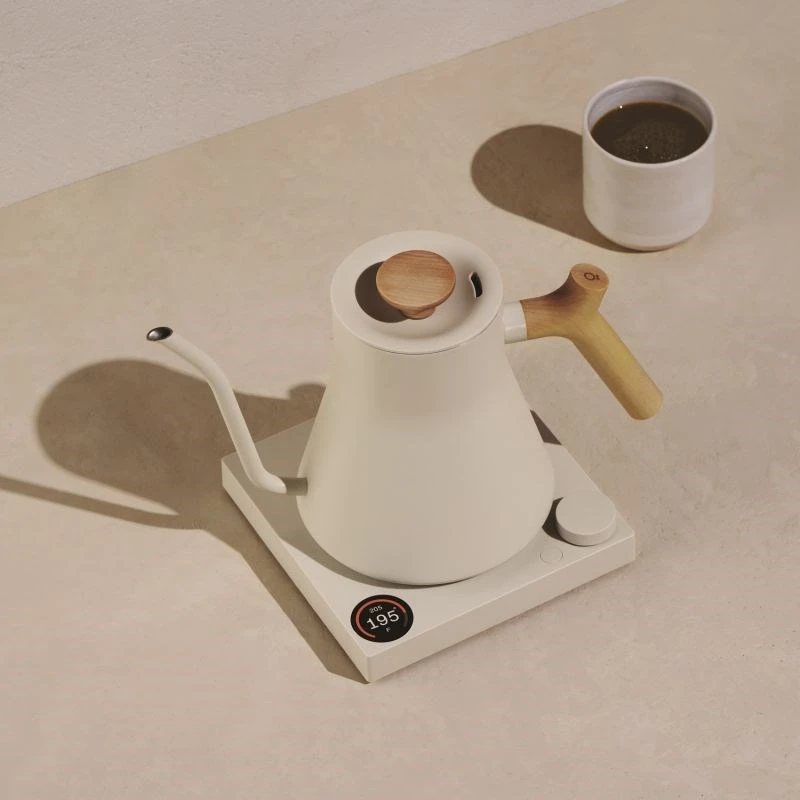 Fellow Stagg EKG PRO 900ml electric virdulys in sesame beige with a wooden handle