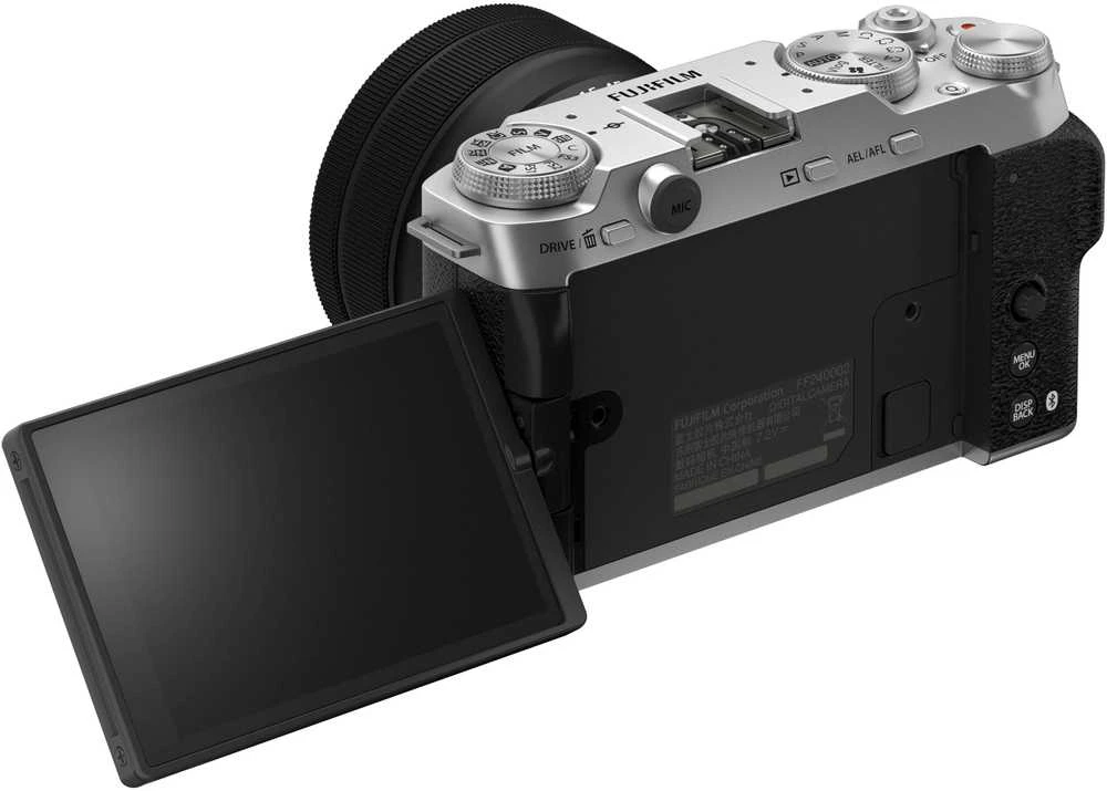 Fujifilm X-M5 + 15-45mm sidabrinis