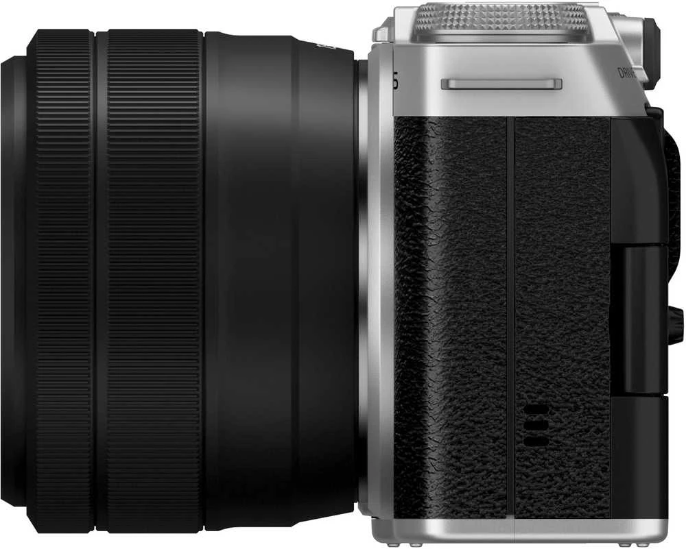 Fujifilm X-M5 + 15-45mm sidabrinis