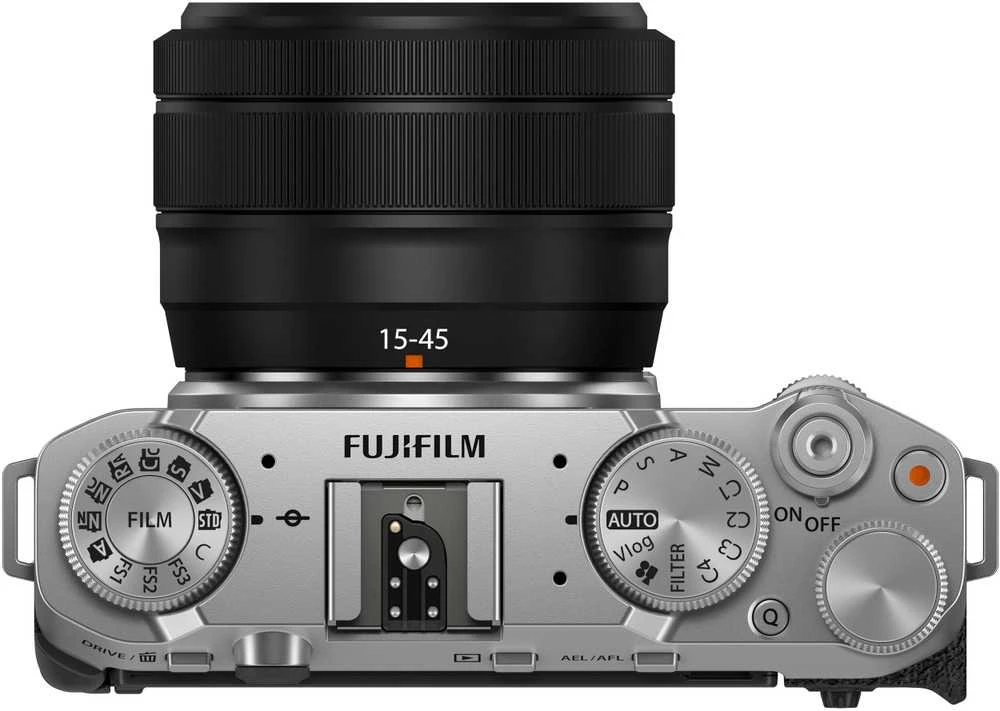 Fujifilm X-M5 + 15-45mm sidabrinis