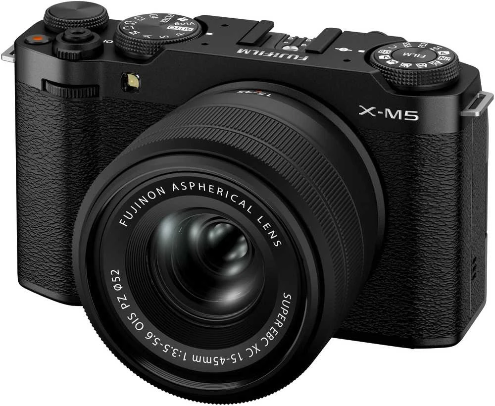 FUJIFILM X-M5 + FUJINON XC 15-45mm F3.5-5.6 OIS PZ (Juodas)