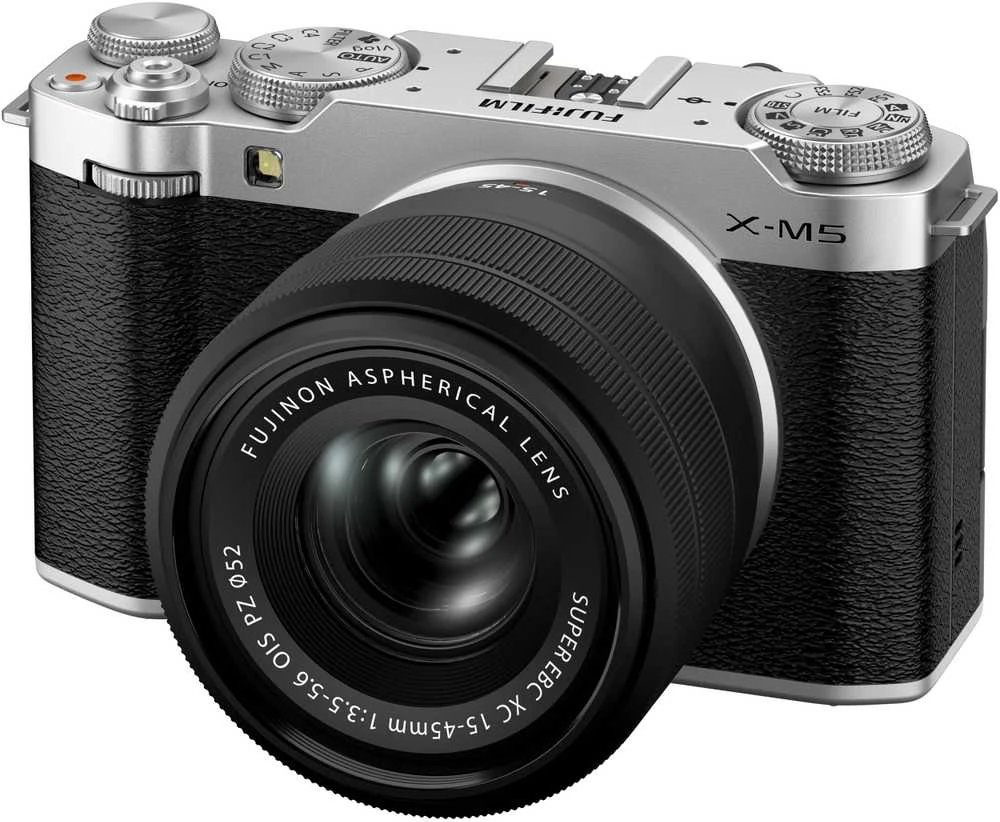 Fujifilm X-M5 + 15-45mm sidabrinis
