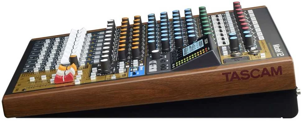 Garso Pultas - Tascam Model 12 12 Kanalų, USB Type-C, Juodas, Medinis