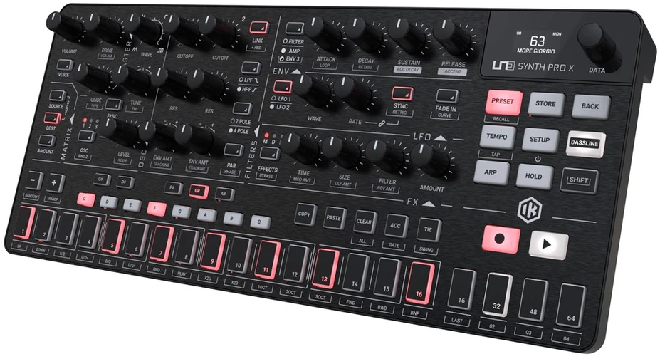 IK Multimedia Uno Synth Pro X - analoginis sintezatorius