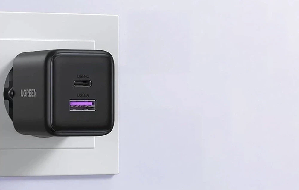 Įkroviklis jungiama į tinklą Ugreen X516 USB + USB-C, GaN, 30W (juoda)
