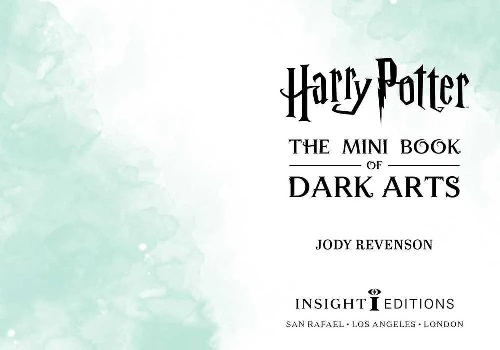 Dėlionė Insight Editions Knyga - Harry Potter Mini Knyga apie Tamsiąsias Menas 304 Puslapiai 7.5 x 9.5 x 2.2 cm
