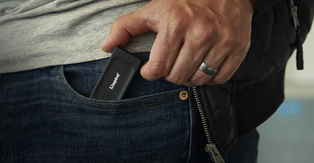Išorinis kietasis diskas Kingston SXS1000R, 2 TB, USB 3.2 Gen 2, juodas