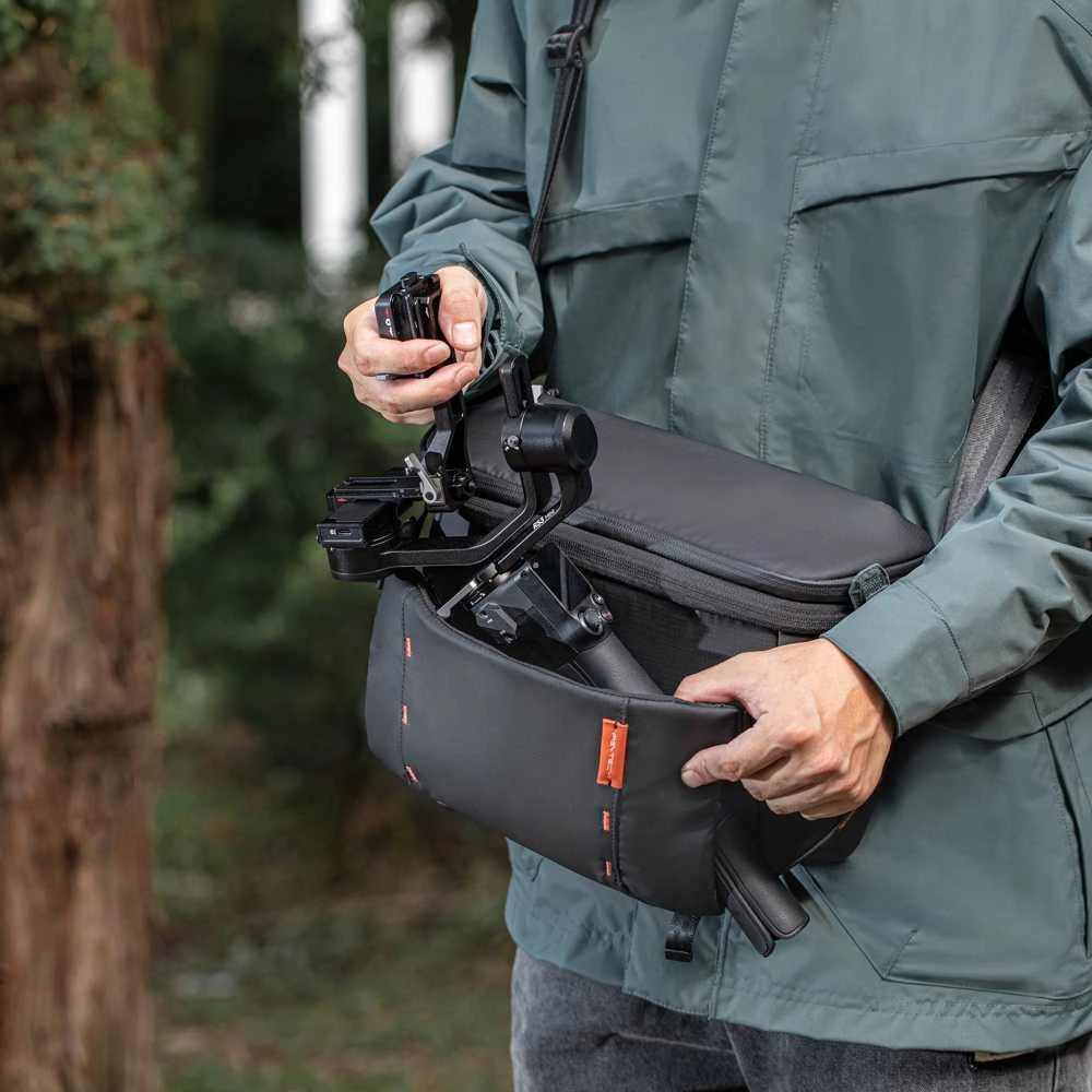 Kameros krepšys - PGYTECH OneMo Sling 11L, universalus dizainas, patogus peties paminkštinimas, erdvės juoda
