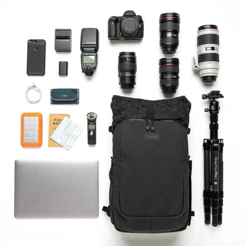 Kameros kuprinė - Tenba Fulton v2 16L Visų orų (beveik veidrodinė/DSLR, 5-7 objektyvai, 16" nešiojamas kompiuteris)