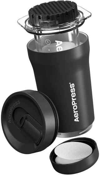 Go Plus su juodu AeroPress terminiu puodeliu