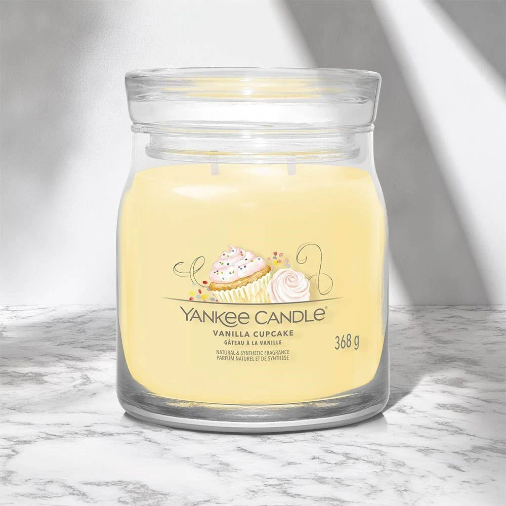 Yankee Candle Aromatinė žvakė Signature glass medium Vanilla Cupcake 368 g