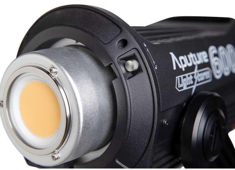 LED Šviestuvas Aputure Light Storm LS 600d (V-mount)