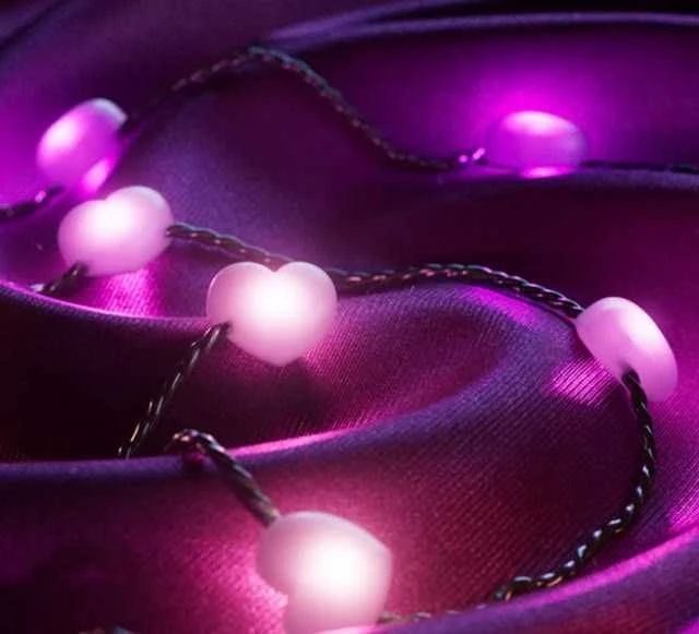 Kalėdinė girlianda Twinkly Heart - Shaped 200 RGB LED USB- C, žalios spalvos laidas