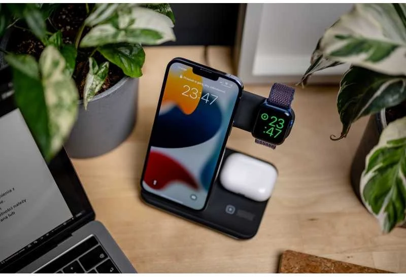 Newell induOne N-GY-Z5A indukcinis įkroviklis 3 mobiliesiems įrenginiams (Juodas)