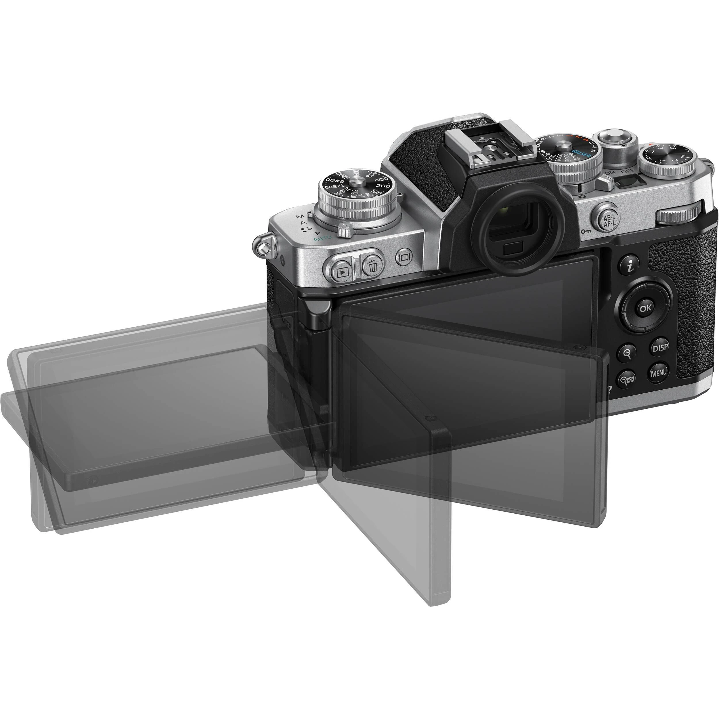 Nikon Z fc + NIKKOR Z 28mm f/2.8 (SE) (Sidabrinis)