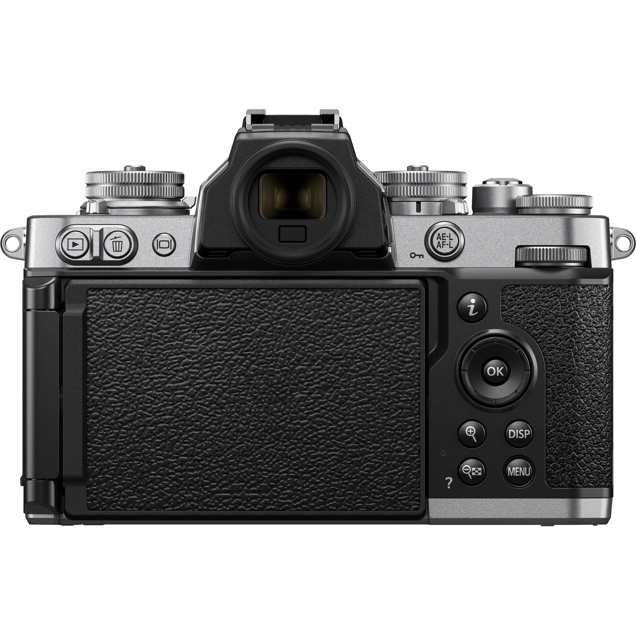 Nikon Z fc + NIKKOR Z 28mm f/2.8 (SE) (Sidabrinis)