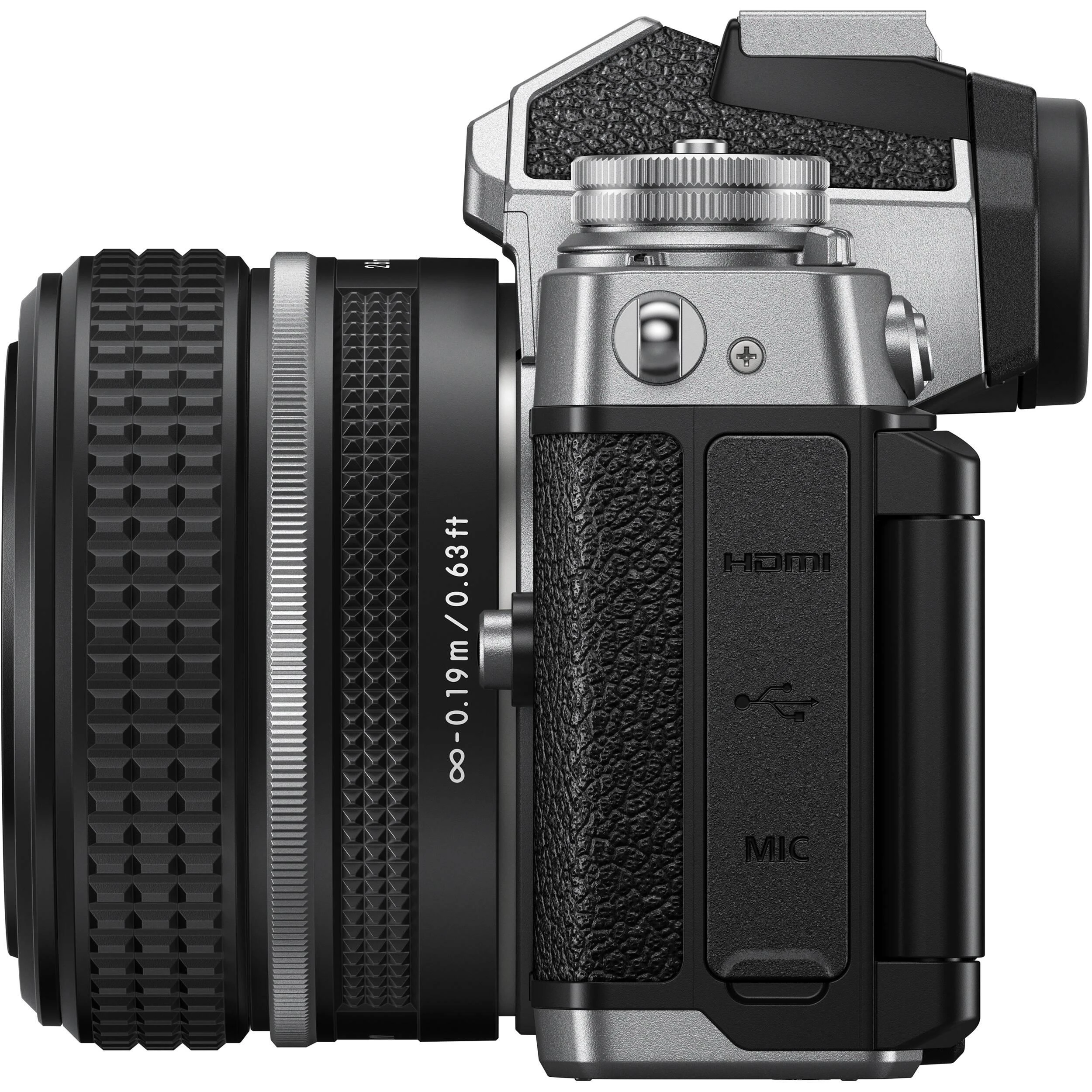 Nikon Z fc + NIKKOR Z 28mm f/2.8 (SE) (Sidabrinis)