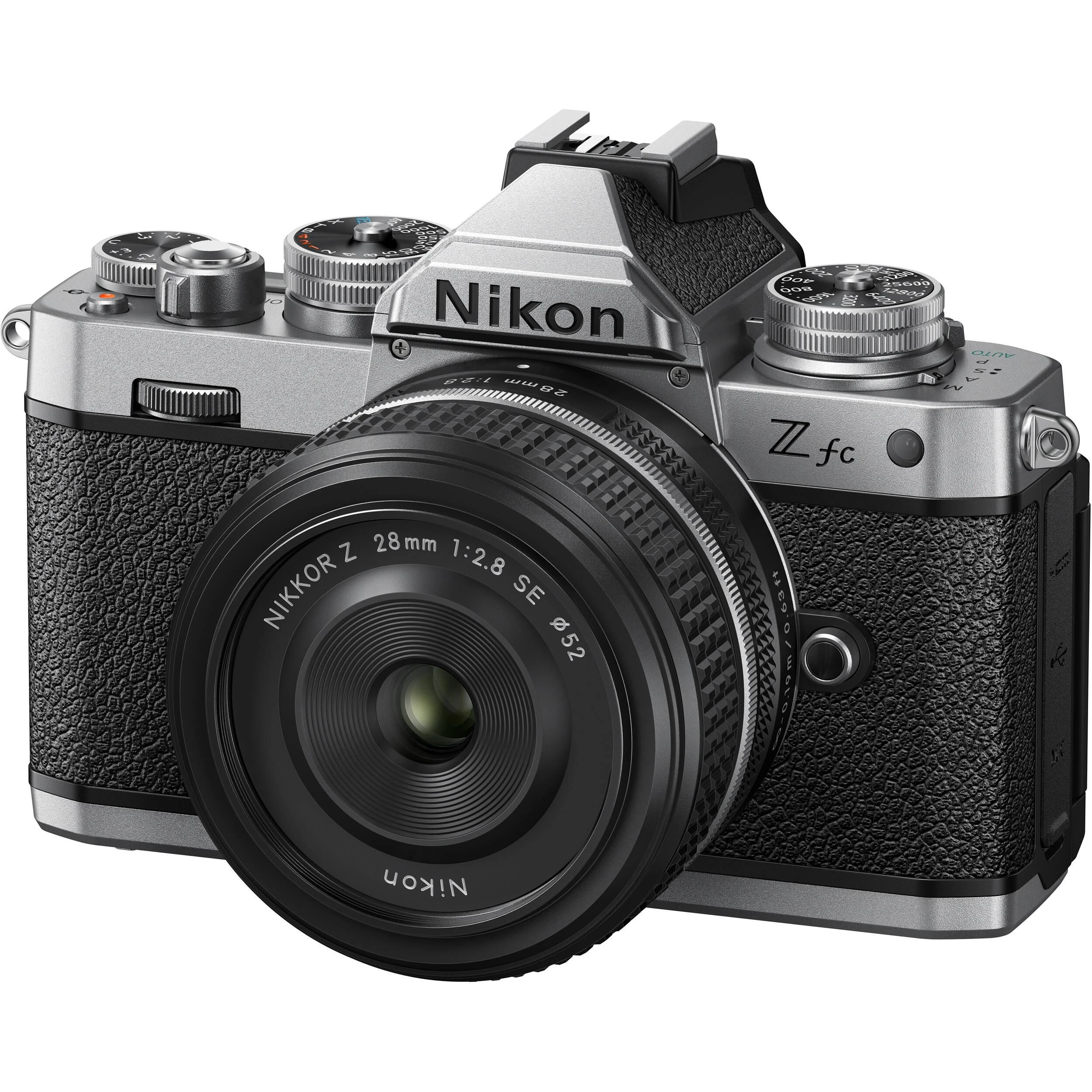 Nikon Z fc + NIKKOR Z 28mm f/2.8 (SE) (Sidabrinis)