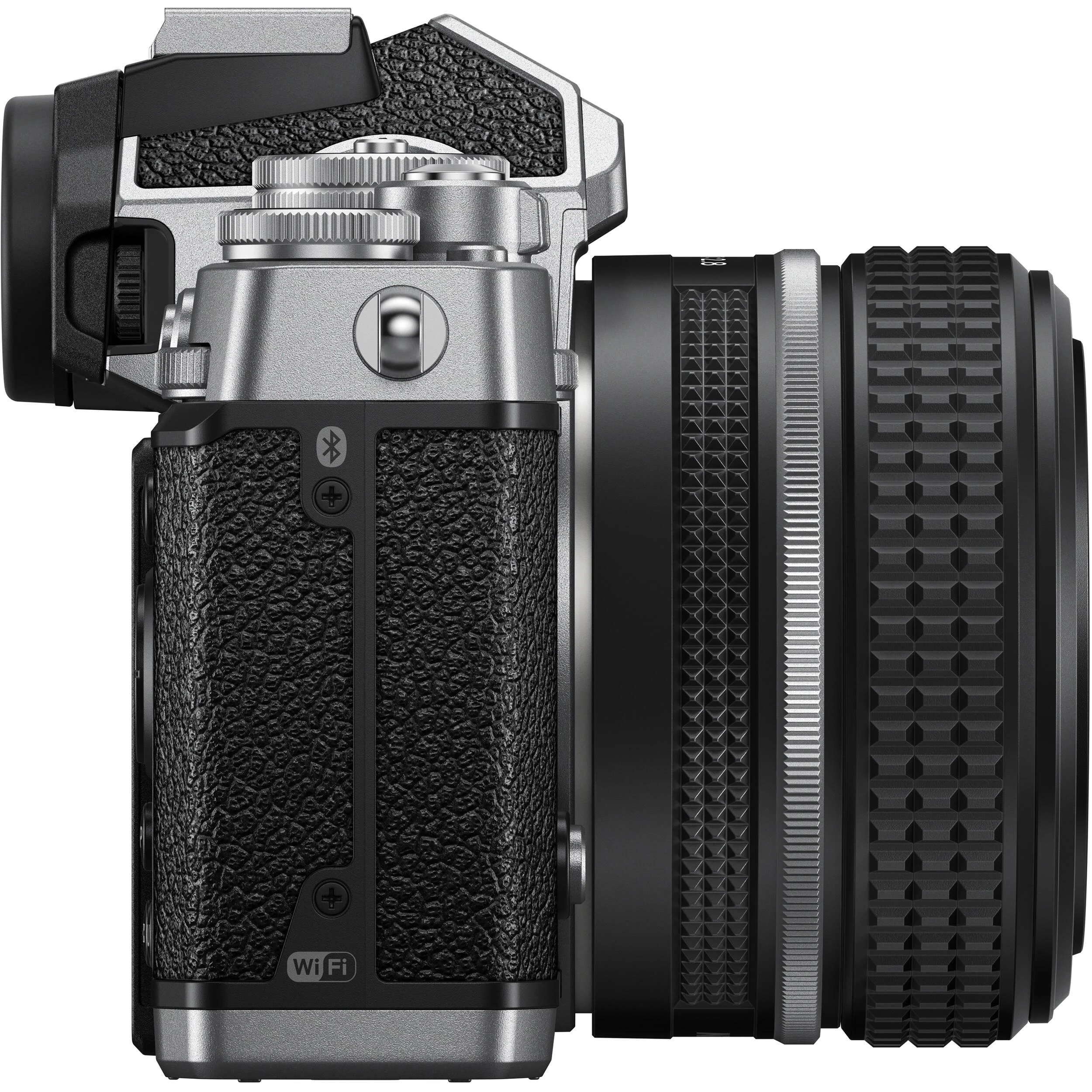 Nikon Z fc + NIKKOR Z 28mm f/2.8 (SE) (Sidabrinis)