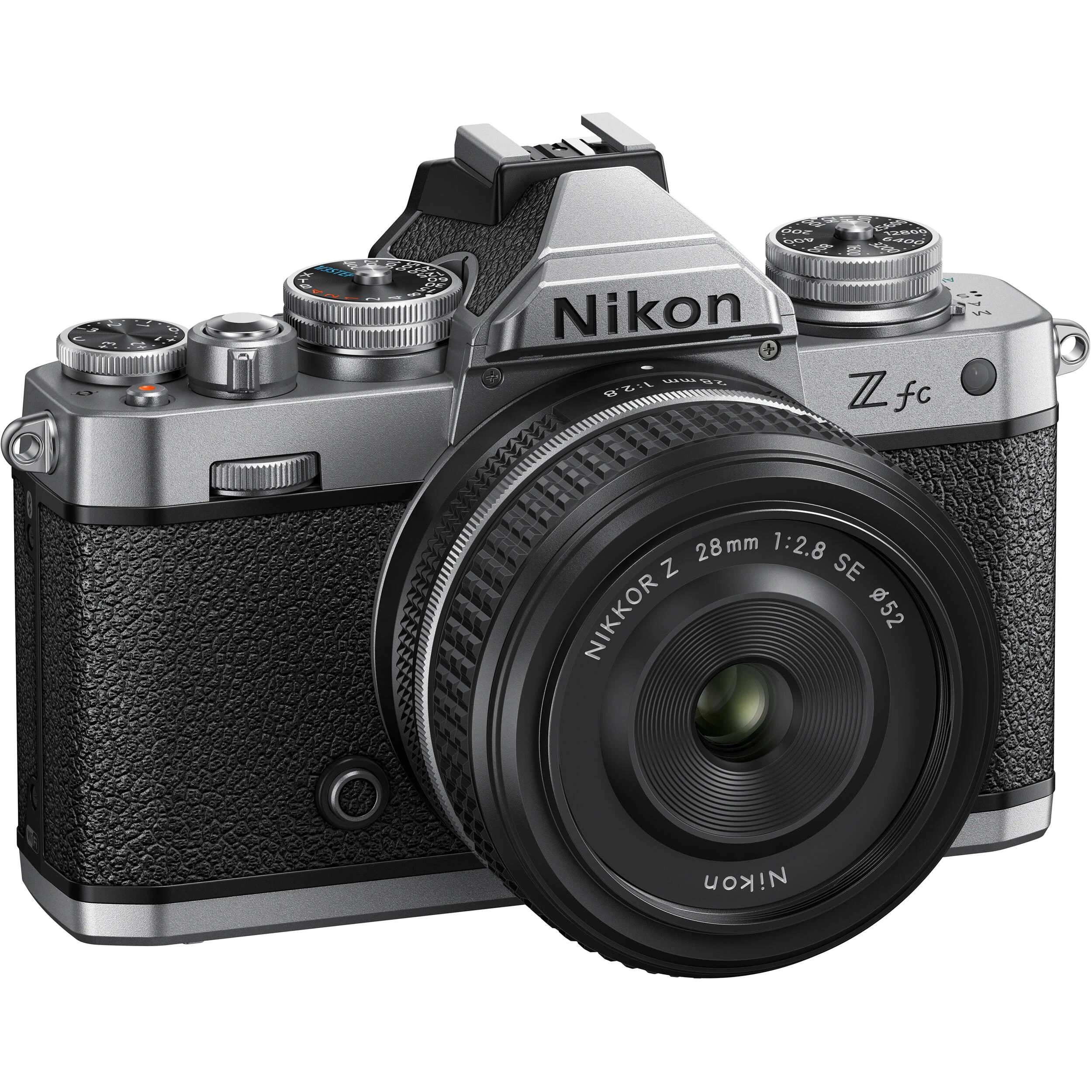 Nikon Z fc + NIKKOR Z 28mm f/2.8 (SE) (Sidabrinis)