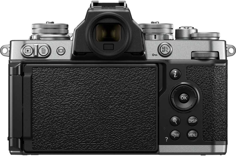 Nikon Z fc + NIKKOR Z DX 16-50mm f/3.5-6.3 VR (Sidabrinis)