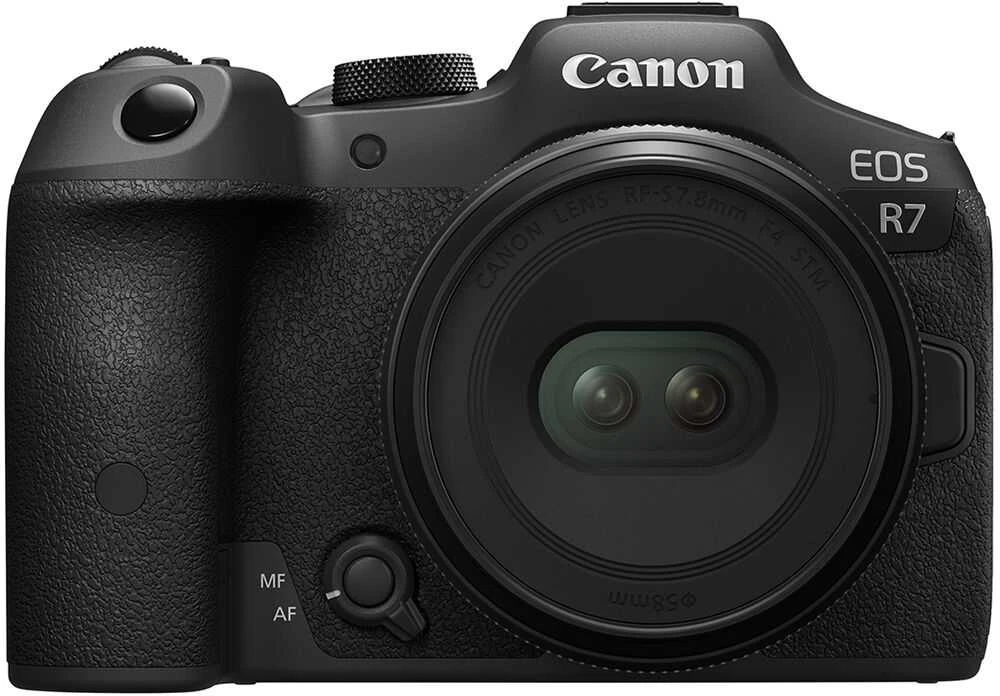Objektyvas „Canon RF-S 7,8 mm F4 STM Dual“.