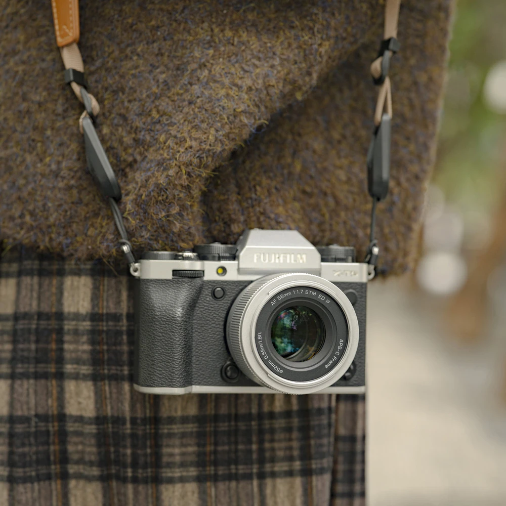 Fotoaparato objektyvas - Viltrox AF 56 mm F/1.7 Fuji X sidabrinis