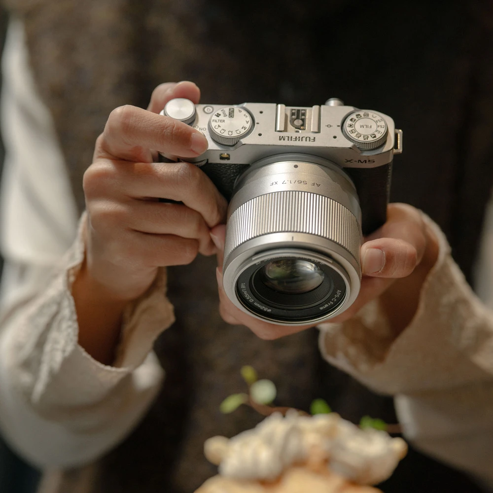 Fotoaparato objektyvas - Viltrox AF 56 mm F/1.7 Fuji X sidabrinis