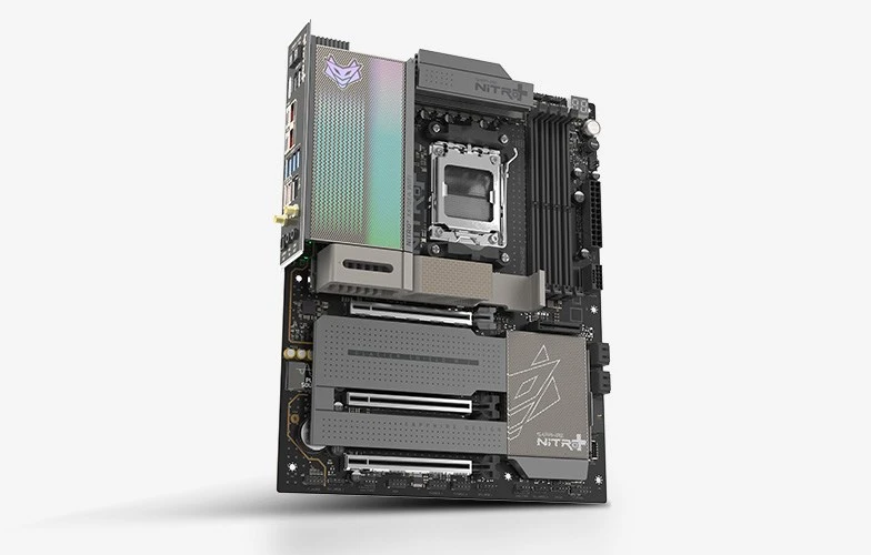 SAPPHIRE NITRO+ X870EA WIFI7 pagrindinė plokštė