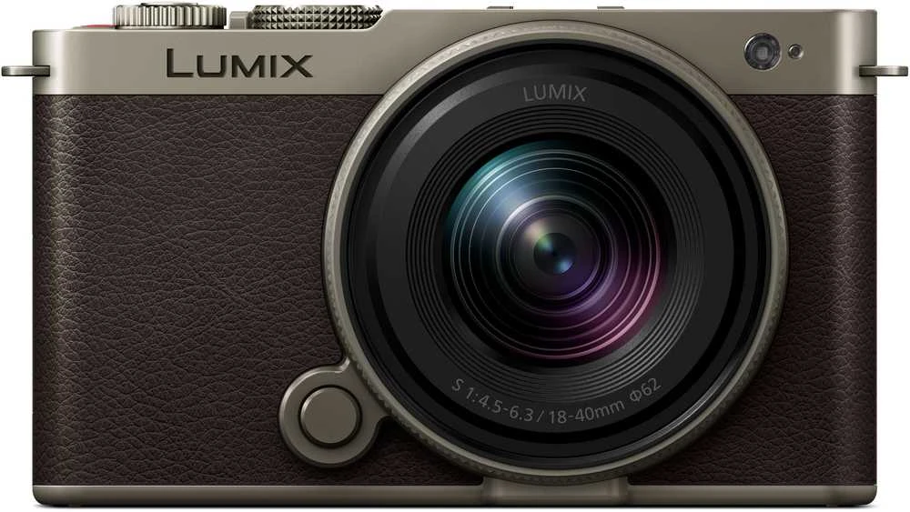 Panasonic Lumix DC-S9N + LUMIX S 18-40mm / F4.5-6.3 (Titanium Gold)