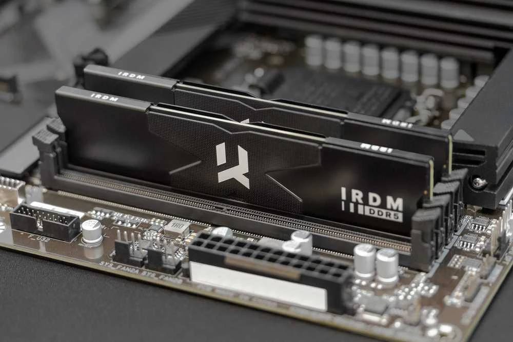 GOODRAM IR-6000D564L30/64GDC DDR5 64GB 6000MHz 30-36-36-76 DUAL CHANNEL KIT IRDM Juodas V Sidabrinis
