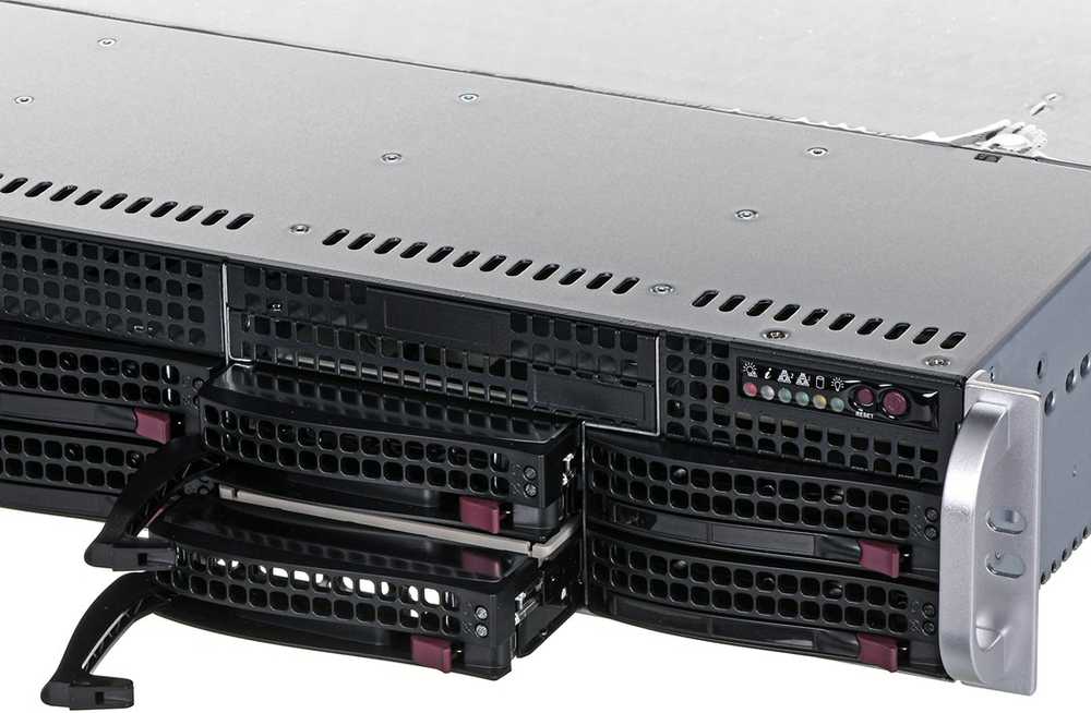 Serveris - Supermicro 825TQC-R802LPB Rack 800 W Juodas