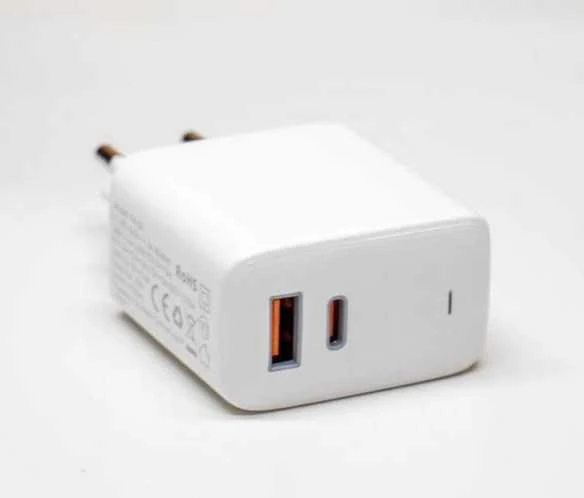 Sieninis Įkroviklis - AUKEY PA-B3 65W 2xUSB (1xUSB-C ir 1xUSB-A) Baltas