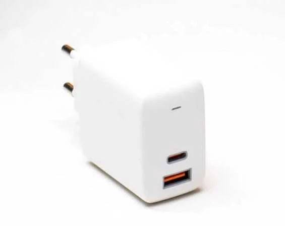 Sieninis Įkroviklis - AUKEY PA-B3 65W 2xUSB (1xUSB-C ir 1xUSB-A) Baltas