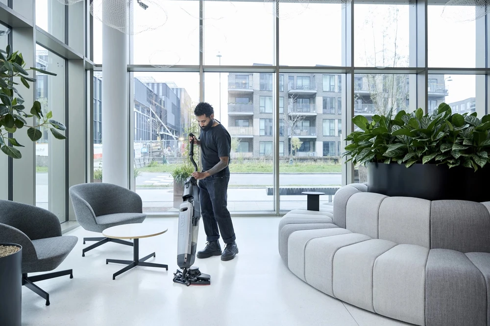 Nilfisk DRYFT V1 EU floor scrubber-drier 145 W 1644 m²/h Walk-behind
