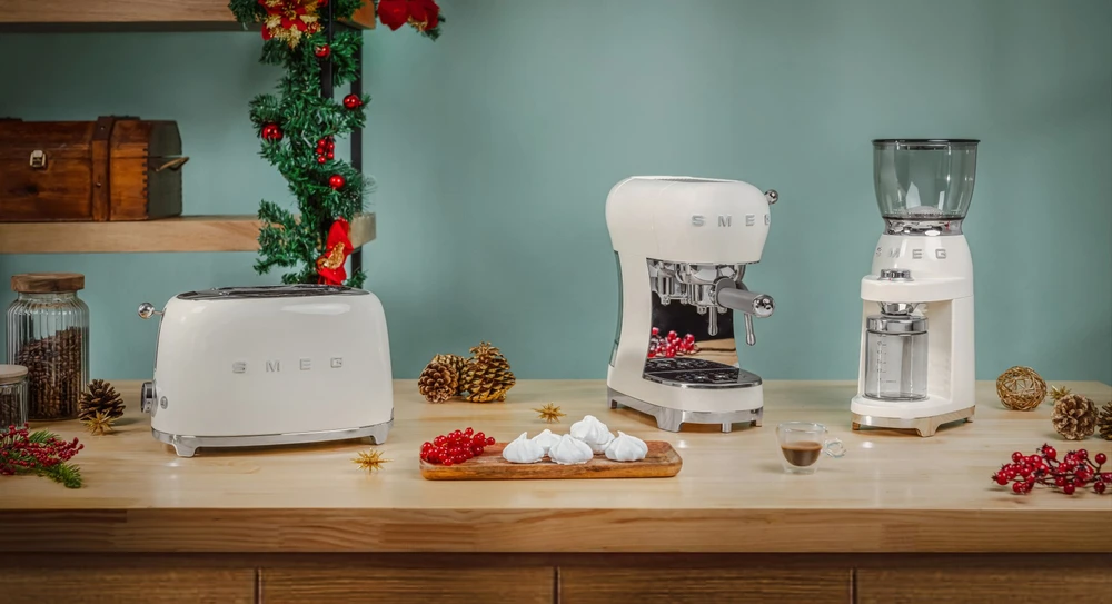 Smeg Skrudintuvas TSF01CREU, kreminės spalvos