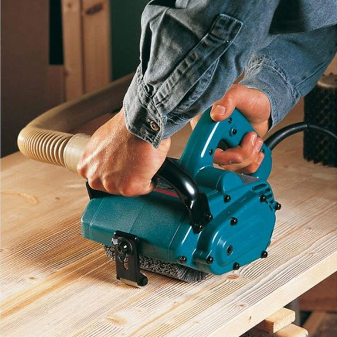 Makita 9741 satinavimo šlifavimo mašinėlė 860 W, 100 x 120 mm, 3500 min-1, 4,2 kg