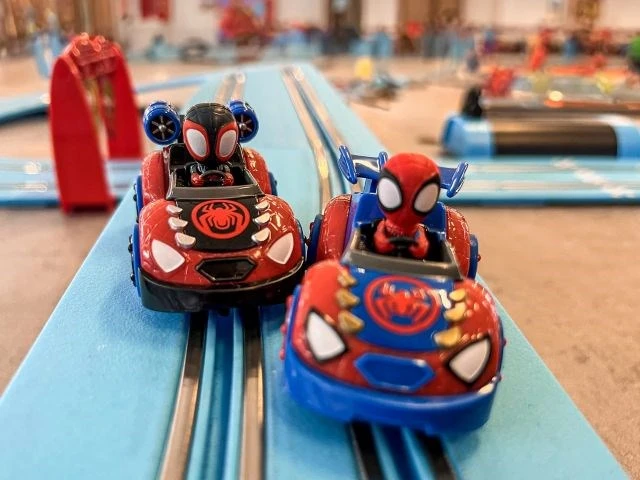 „Carrera Spidey Track“ – „Spidey“ metas! 2,4 m
