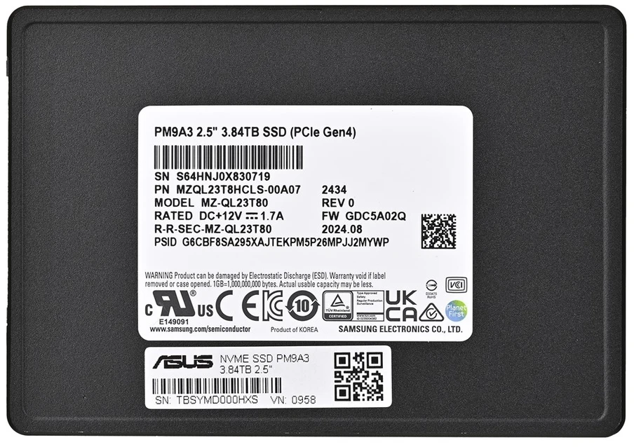 U.2 NVMe SSD - Samsung PM9A3 3.84TB 6900 MB/s Skaityti 4100 MB/s Rašyti Juoda