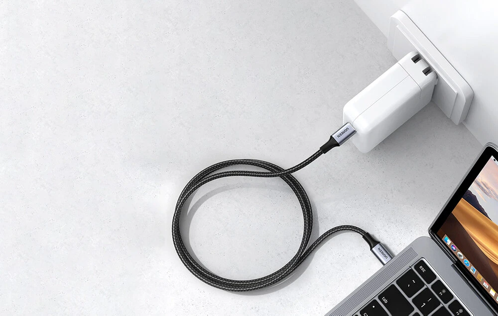 Ugreen US557 USB-C į USB-C laidas, 100 W, 5A (juodas)